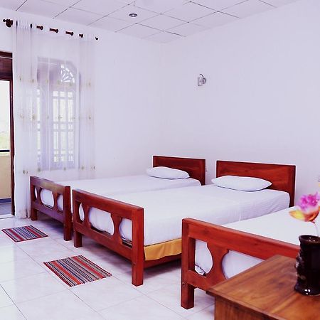 Centra Villa Kataragama Esterno foto
